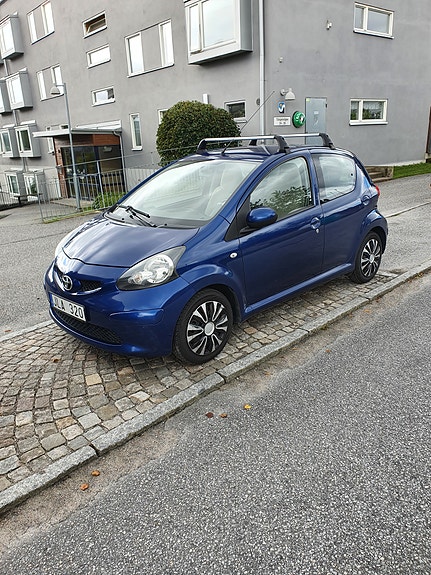 Toyota Aygo 2 of 5