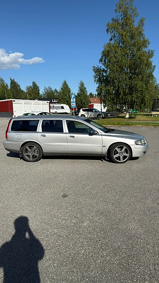 Volvo V70 2 of 5