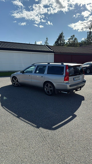 Volvo V70 4 of 5