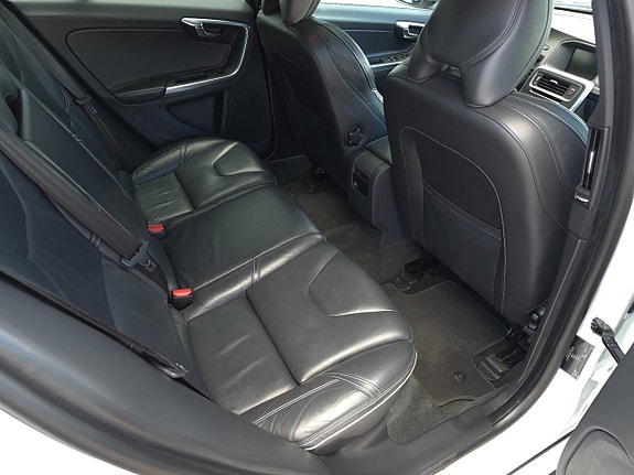 Volvo V60 10 of 14