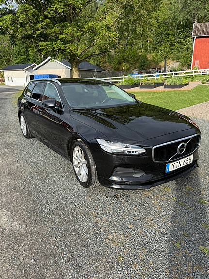 Volvo V90 2 of 5