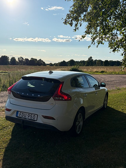 Volvo V40 3 of 5