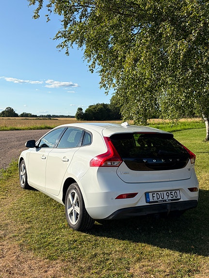 Volvo V40 2 of 5