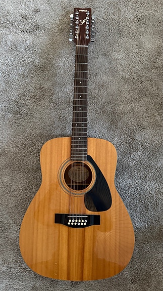Yamaha FG-410-12A 12-strängad akustisk gitarr med hårdcase