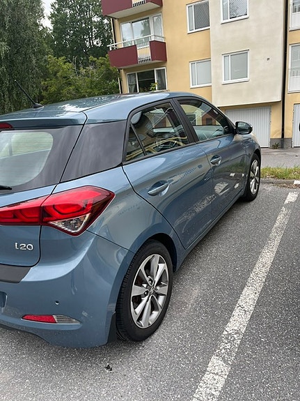 Hyundai i20 2 of 5