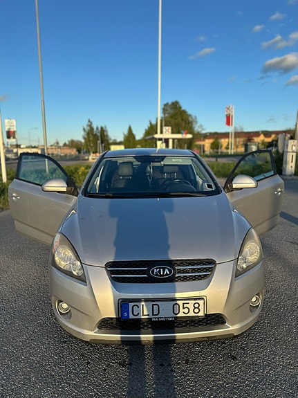 Kia Ceed 2 of 5