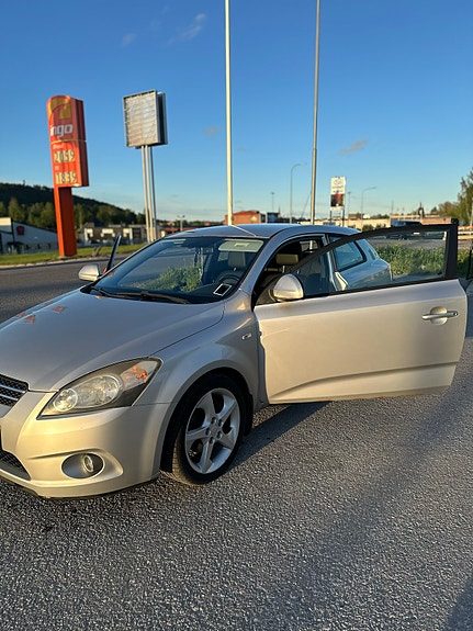 Kia Ceed 3 of 5