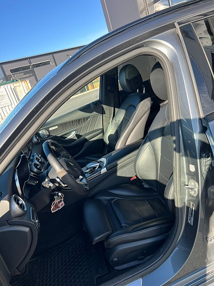 Mercedes-Benz C250 3 of 4