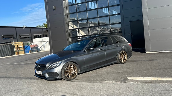 Mercedes-Benz C250 2 of 4