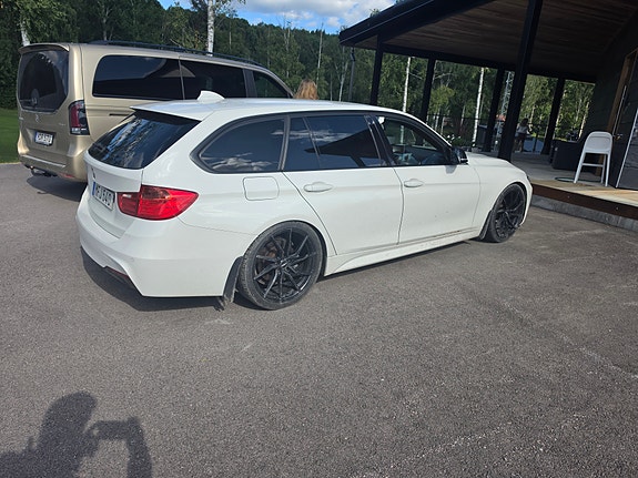BMW 320d 3 of 5