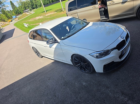 BMW 320d 4 of 5