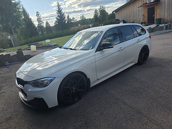 BMW 320d 2 of 5