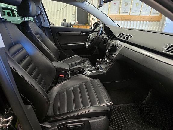 Volkswagen Passat 15 of 22