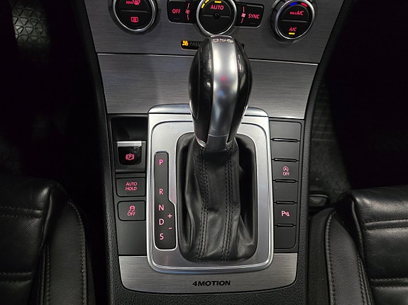 Volkswagen Passat 19 of 22
