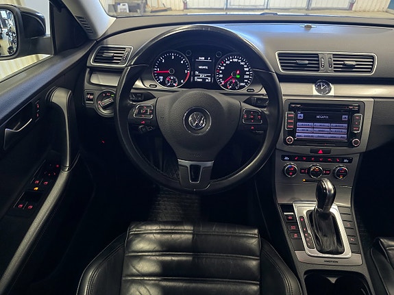 Volkswagen Passat 10 of 22