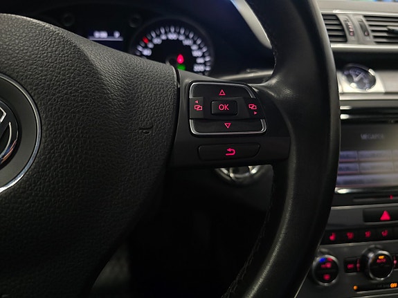 Volkswagen Passat 13 of 22