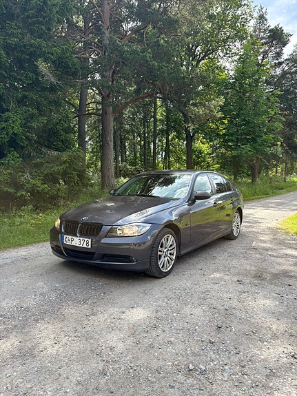 BMW 318i 2 of 5