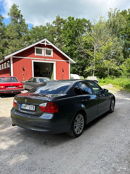 BMW 318i 4 of 5