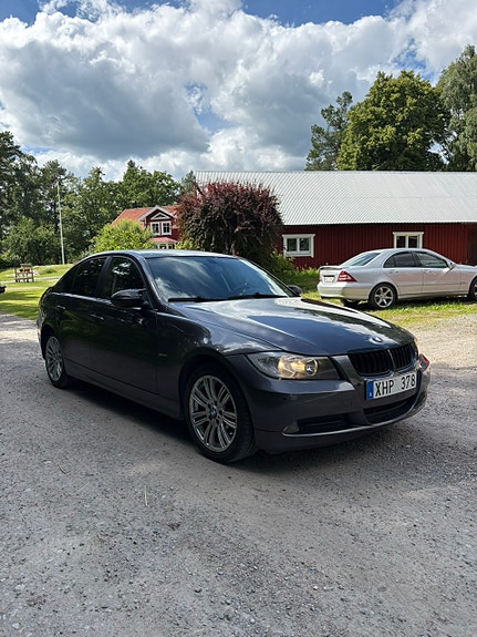 BMW 318i 3 of 5