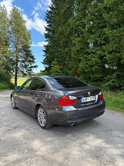 BMW 318i 5 of 5