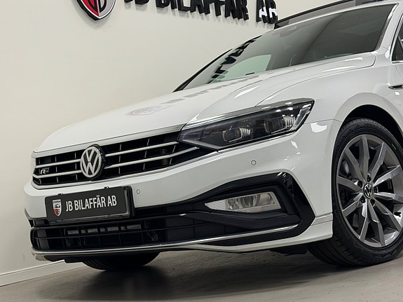 Volkswagen Passat 2 of 29