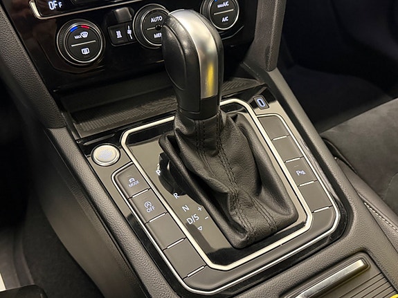 Volkswagen Passat 23 of 29