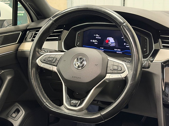 Volkswagen Passat 13 of 29
