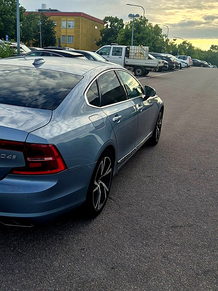 Volvo S90 2 of 5