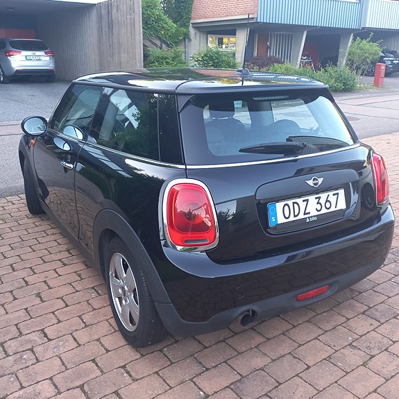 MINI One 2 of 5