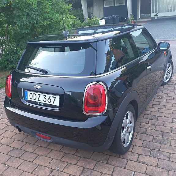 MINI One 3 of 5