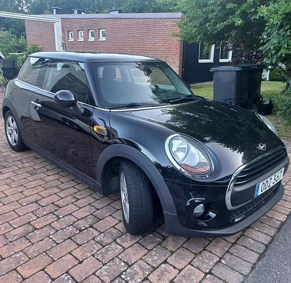 MINI One 4 of 5