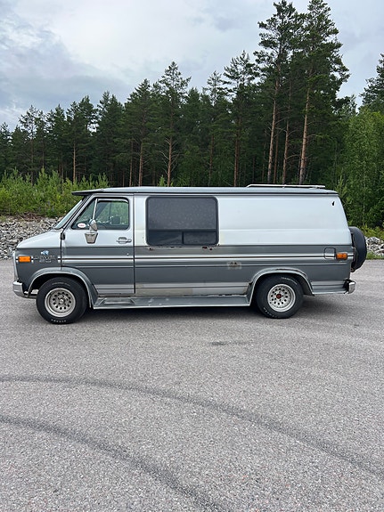 Chevrolet G20 3 of 5