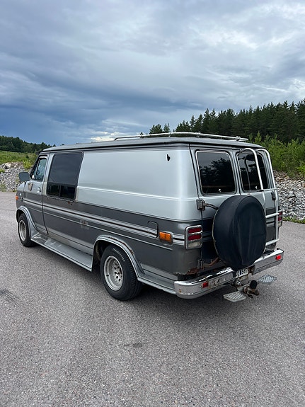 Chevrolet G20 4 of 5