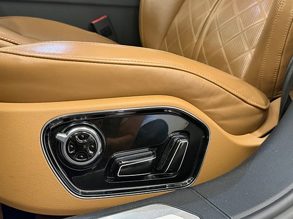 Audi A8 24 of 27