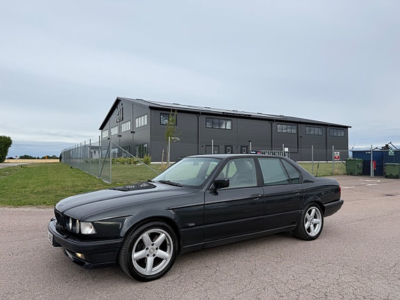 BMW 750i 5 of 5