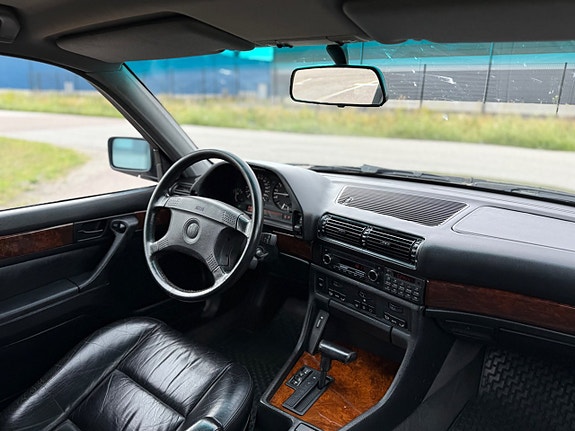 BMW 750i 8 of 11