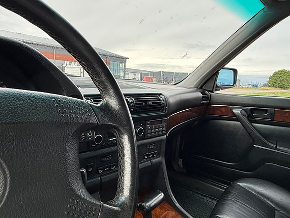 BMW 750i 11 of 11