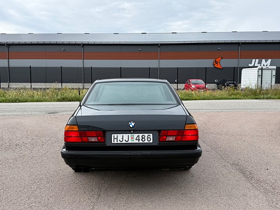 BMW 750i 3 of 5