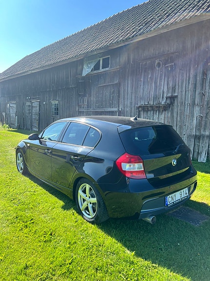 BMW 120d 2 of 5