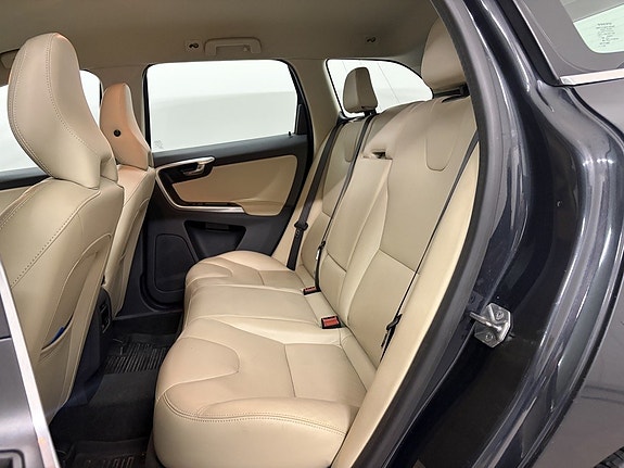 Volvo XC60 9 of 13
