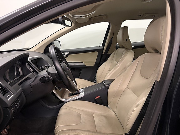 Volvo XC60 8 of 13