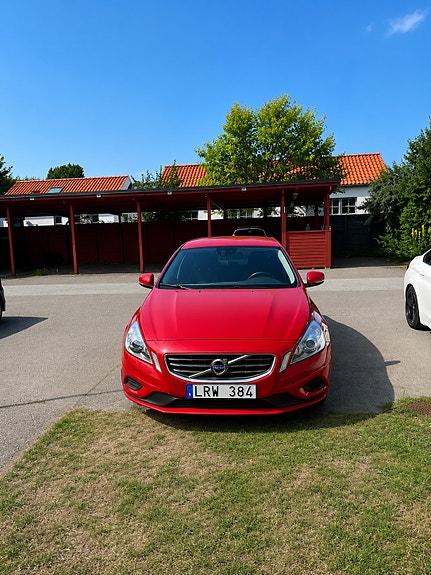 Volvo S60 2 of 5