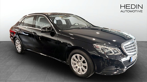 Mercedes-Benz E220 2 of 5