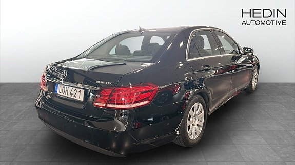 Mercedes-Benz E220 3 of 5