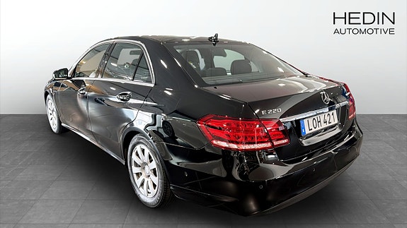 Mercedes-Benz E220 4 of 5
