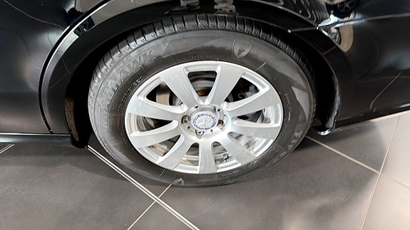 Mercedes-Benz E220 5 of 5