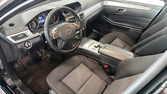 Mercedes-Benz E220 6 of 8