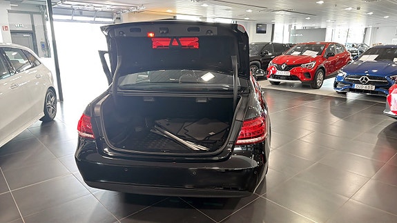 Mercedes-Benz E220 7 of 8