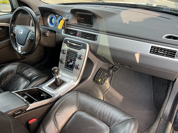 Volvo V70 6 of 15