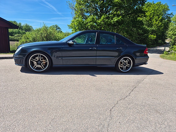Mercedes-Benz E500 6 of 13